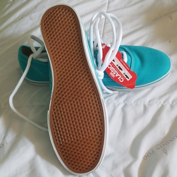 Van's - Picture 2 of 3